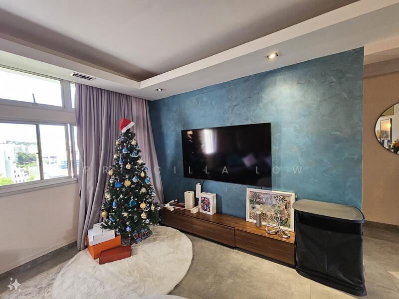 Well-decorated and well-maintained! No TV in unit