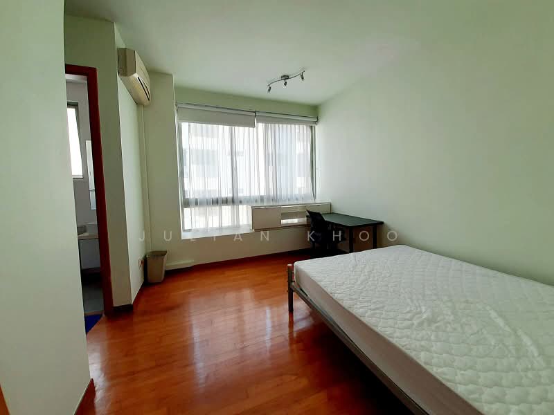 No Owner! Master Room @ Tanah Merah, Tanah Merah Kechil Road South, Room Rental, 336 sqft, Terraced House For Rent, by Julian Khoo, 25291637 - PropertyGuru.com.sg