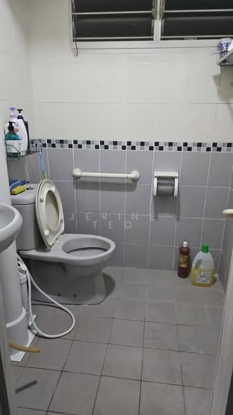 132 Bedok North Street 2, 132 Bedok North Street 2, Room Rental, 135 sqft, HDB Flat For Rent, by Jerine Teo, 25292765 - PropertyGuru.com.sg