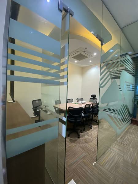 Tradehub 21, 18 Boon Lay Way, 1,582 sqft, Light Industrial (B1) For Rent, by Ben Chew, 25293160 - CommercialGuru.com.sg