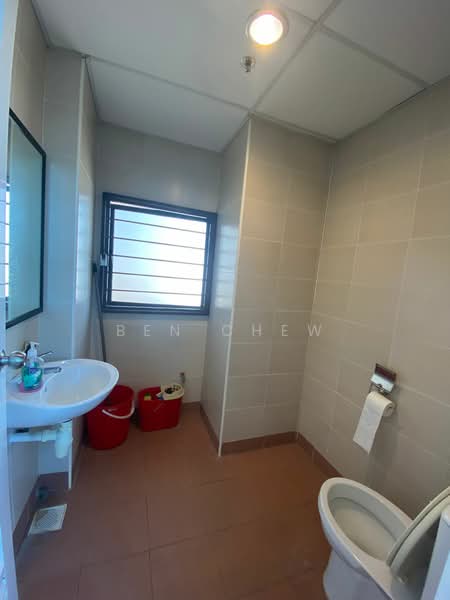 Tradehub 21, 18 Boon Lay Way, 1,582 sqft, Light Industrial (B1) For Rent, by Ben Chew, 25293160 - CommercialGuru.com.sg