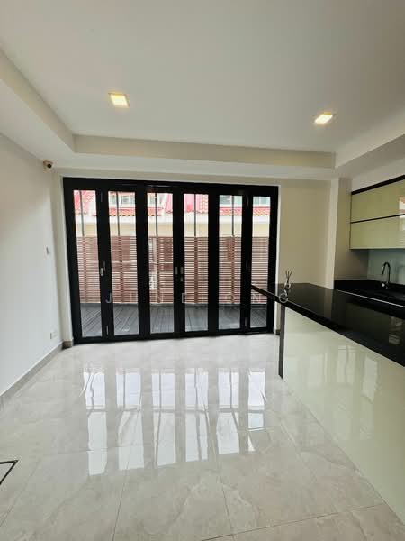 Serenade Walk, Serenade Walk, 4 Bedrooms, 2,988 sqft, Terraced House For Rent, by June Ong, 25295503 - PropertyGuru.com.sg