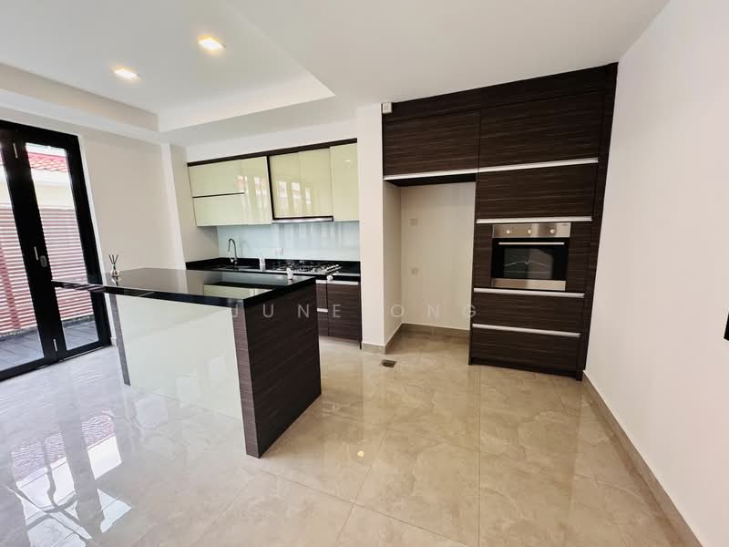 Serenade Walk, Serenade Walk, 4 Bedrooms, 2,988 sqft, Terraced House For Rent, by June Ong, 25295503 - PropertyGuru.com.sg