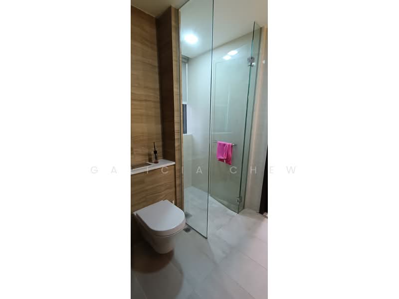 Sims Urban Oasis, 2 Sims Drive, 1 Bedroom, 441 sqft, Condominium For Sale, by Galicia Chew, 25296114 - Well-Maintained Bathroom - PropertyGuru.com.sg