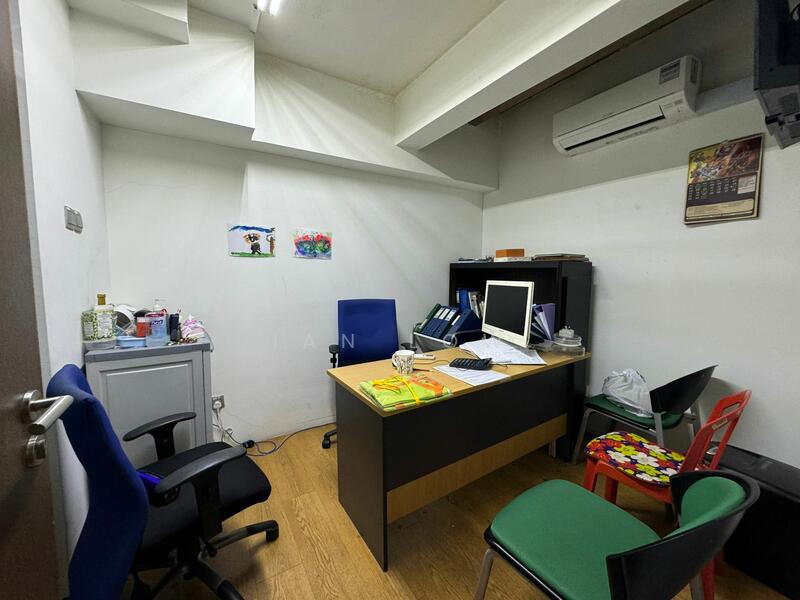 ⭐Freehold 2.5 Sty Shophouse Minutes Away from MRTs with Heavy Foot Traffic⭐, , 2,746 sqft, Food & Beverage For Sale, by Ian Low, 25298626 - CommercialGuru.com.sg