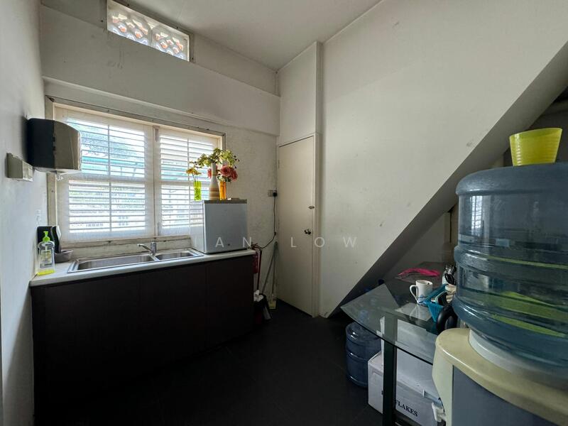 ⭐Freehold 2.5 Sty Shophouse Minutes Away from MRTs with Heavy Foot Traffic⭐, , 2,746 sqft, Food & Beverage For Sale, by Ian Low, 25298626 - CommercialGuru.com.sg
