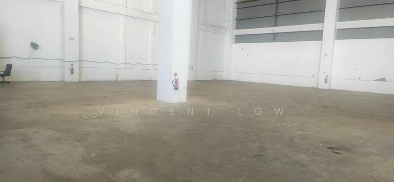 Tampines Storage Space warehouse flexible size and duration, tampines industrial drive, Pasir Ris / Tampines, 1,000 sqft, Warehouse For Rent, by Vincent Low, 25302215 - CommercialGuru.com.sg