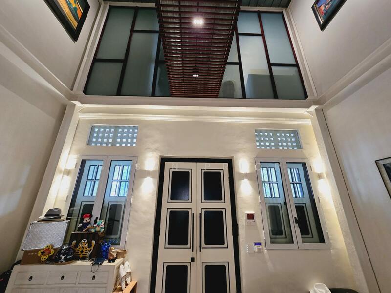 Orchard Shophome With 2 Carparks! Conservation House For Sale at S