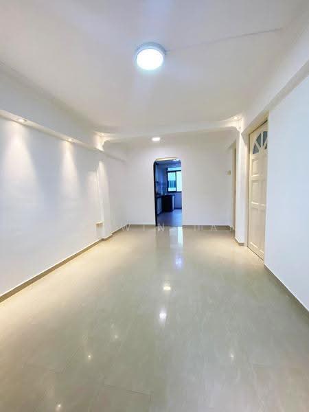 8 Jalan Bukit Ho Swee, 8 Jalan Bukit Ho Swee, Alexandra / Commonwealth, 2 Bedrooms, 602 sqft, HDB Flat For Rent, by Merwin Tan, 25306672 - Big Living Room Area - PropertyGuru.com.sg
