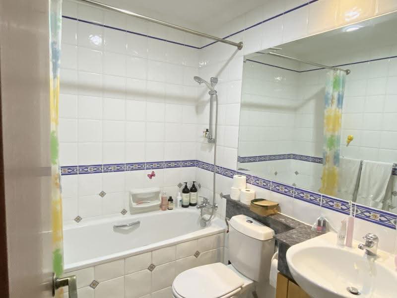 Gallop Gables, 70 Farrer Road, 5 Bedrooms, 3,412 sqft, Condominium For Rent, by Carollyn Ong, 25308406 - Bathroom for Ensuite - PropertyGuru.com.sg
