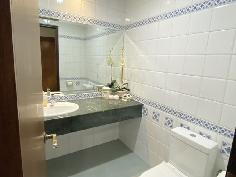 Gallop Gables, 70 Farrer Road, 5 Bedrooms, 3,412 sqft, Condominium For Rent, by Carollyn Ong, 25308406 - Powder Room - PropertyGuru.com.sg