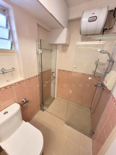 184 Jelebu Road, 184 Jelebu Road, Dairy Farm / Bukit Panjang / Choa Chu Kang, 4 Bedrooms, 1,365 sqft, HDB Flat For Rent, by Clare Wong, 25309911 - Master bedroom toilet - PropertyGuru.com.sg