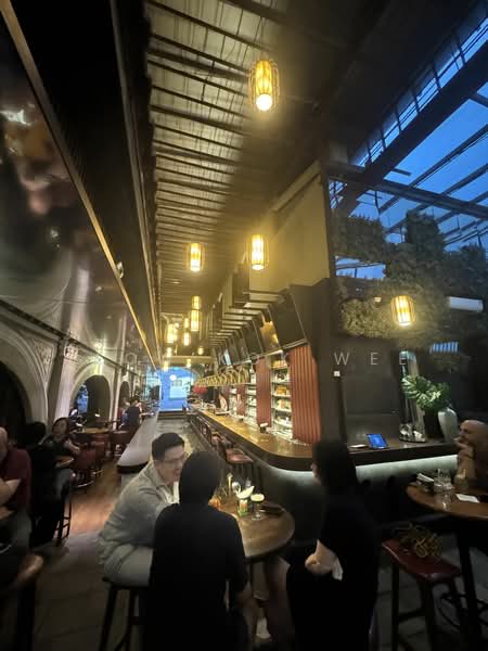 Road facing restaurant with outdoor terrace high traffic Orchard rd traffic junction, Orchard rd, 5,500 sqft, Shop / Shophouse For Rent, by Leow Kok Wee, 25310720 - CommercialGuru.com.sg