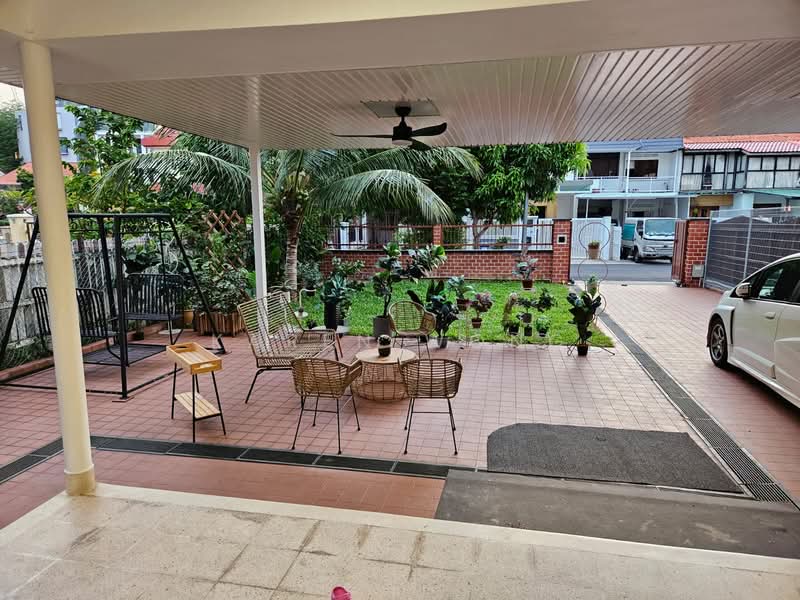 For Rent - Quaint semi-detached house near MRT!