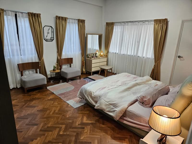 For Rent - Quaint semi-detached house near MRT!