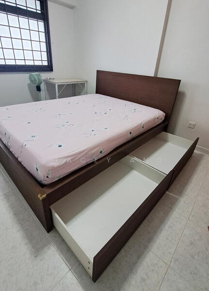 Ample storage space below the bed on both sides. 