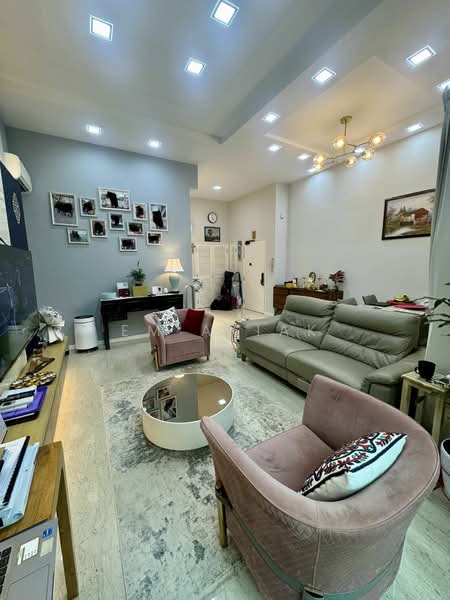 Hilltop Grove Condominium For Sale at S$ 1,350,000 | PropertyGuru Singapore