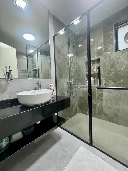 Hilltop Grove Condominium For Sale at S$ 1,350,000 | PropertyGuru Singapore