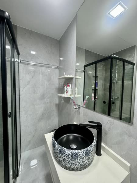 Hilltop Grove Condominium For Sale at S$ 1,350,000 | PropertyGuru Singapore