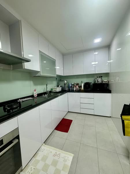 Hilltop Grove Condominium For Sale at S$ 1,350,000 | PropertyGuru Singapore