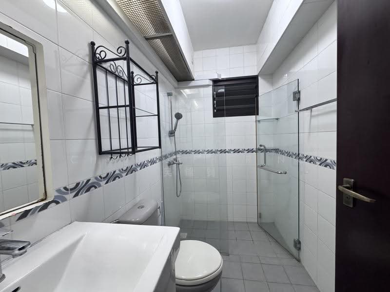 26C Jalan Membina, 26C Jalan Membina, Alexandra / Commonwealth, 3 Bedrooms, 990 sqft, HDB Flat For Rent, by Christopher Ng 吴锦钊, 25312323 - Bathroom - PropertyGuru.com.sg