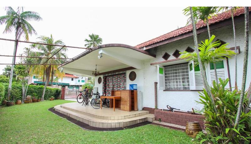 Only $1,760 psf for Corner 7,272 sf Single Storey Detached Bungalow for A&A or Rebuild Potential, La Salle Street/Siglap Road/Frankel Avenue, East Coast / Marine Parade, 6 Bedrooms, 3,000 sqft, Bungalow House For Sale, by William C. H., 25316102 - PropertyGuru.com.sg