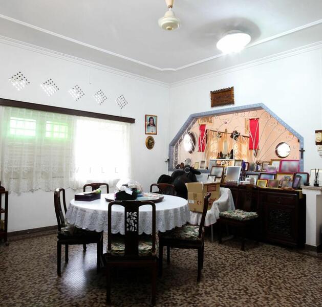 Only $1,760 psf for Corner 7,272 sf Single Storey Detached Bungalow for A&A or Rebuild Potential, La Salle Street/Siglap Road/Frankel Avenue, East Coast / Marine Parade, 6 Bedrooms, 3,000 sqft, Bungalow House For Sale, by William C. H., 25316102 - PropertyGuru.com.sg