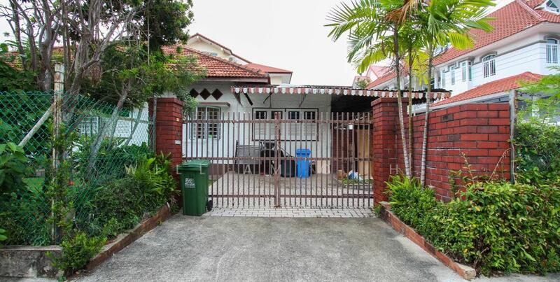 Only $1,760 psf for Corner 7,272 sf Single Storey Detached Bungalow for A&A or Rebuild Potential, La Salle Street/Siglap Road/Frankel Avenue, East Coast / Marine Parade, 6 Bedrooms, 3,000 sqft, Bungalow House For Sale, by William C. H., 25316102 - PropertyGuru.com.sg