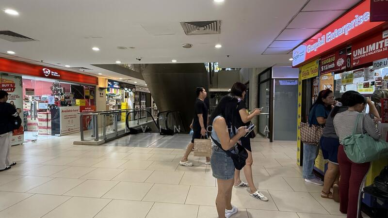 Lucky Plaza, 304 Orchard Road, 387 sqft, Mall Shop For Sale, by Alvin Chua, 25317183 - CommercialGuru.com.sg