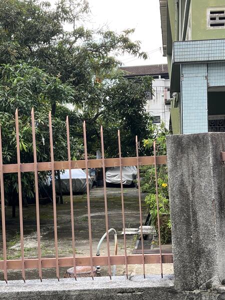 Big Plot of land, can easily park 4 or more cars inside