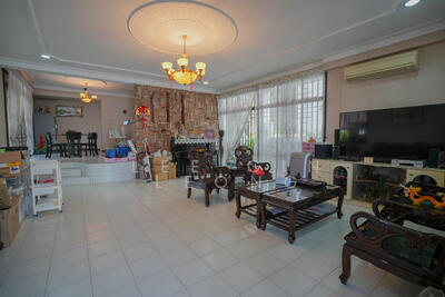 For Sale - Detached House of good land size for sale