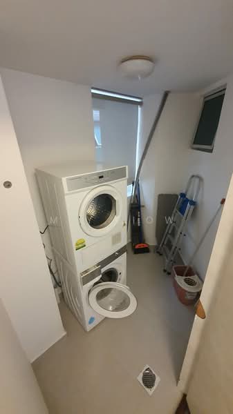 Sunshine Plaza Apartment For Sale at S$ 1,590,000 | PropertyGuru Singapore - Backyard with washer/dryer