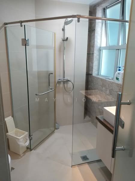 Sunshine Plaza Apartment For Sale at S$ 1,590,000 | PropertyGuru Singapore - Master bathroom shower area
