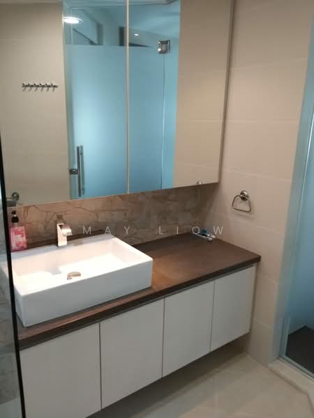 Sunshine Plaza Apartment For Sale at S$ 1,590,000 | PropertyGuru Singapore - Master bathroom basin and mirror