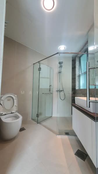 Sunshine Plaza Apartment For Sale at S$ 1,590,000 | PropertyGuru Singapore - Master bathroom 