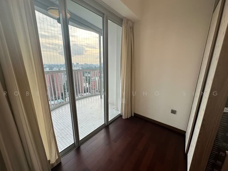 Queens Peak, 1 Dundee Road, 3 Bedrooms, 1,001 sqft, Condominium For Rent, by Robert  Lim Yung  Sing     林榮燊, 25325632 - large balcony - PropertyGuru.com.sg