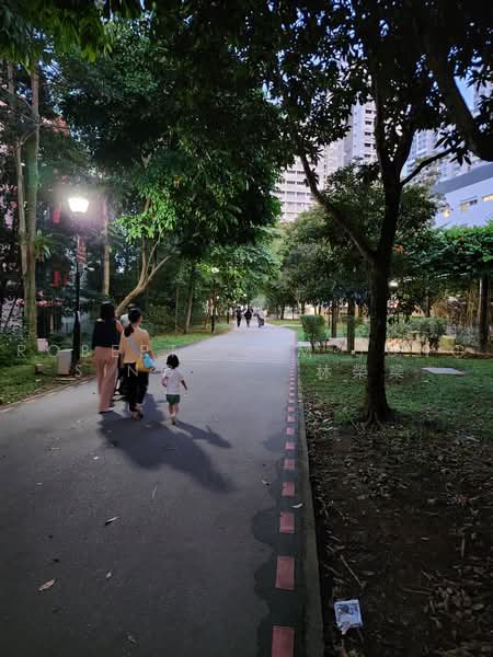 Queens Peak, 1 Dundee Road, 3 Bedrooms, 1,001 sqft, Condominium For Rent, by Robert  Lim Yung  Sing     林榮燊, 25325632 - jogging and exercise corner - PropertyGuru.com.sg