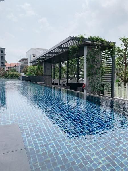 Infinity-like swimming pool lobby 1