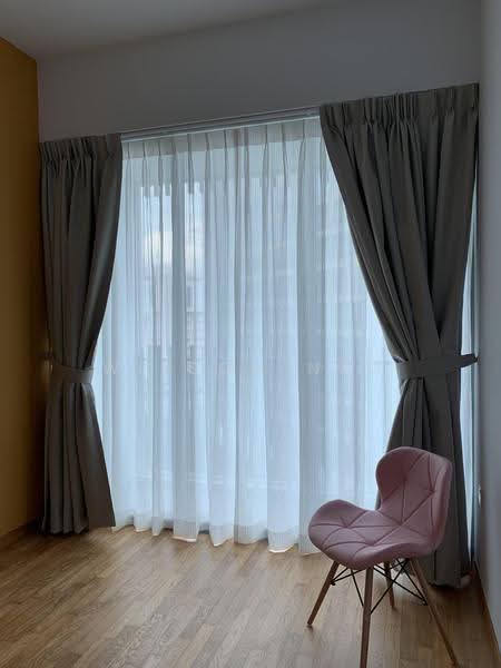 Common Bedroom with Balcony Space