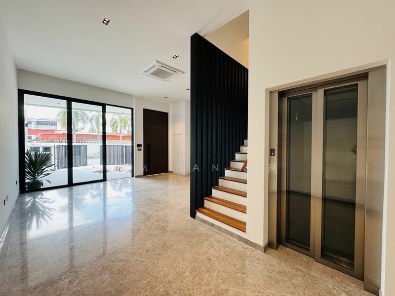 Brand new & freehold, 4 levels with Lift, 2cars ,living & dining hall with marble floor&high ceiling, Joo Chiat - Kim Yan call 8130 3636 to view, 5 Bedrooms, 4,384 sqft, Terraced House For Sale, by Kim Yan 金燕, 25326086 - PropertyGuru.com.sg