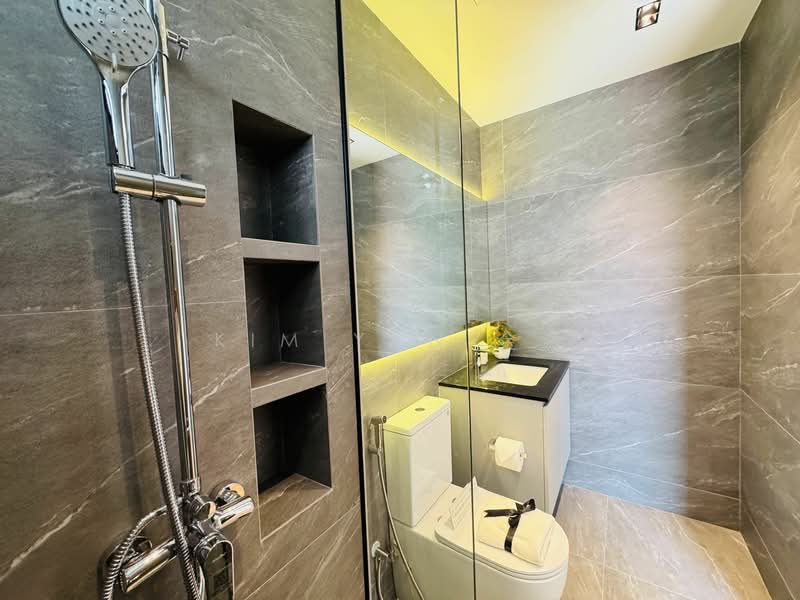 Brand new & freehold, 4 levels with Lift, 2cars ,living & dining hall with marble floor&high ceiling, Joo Chiat - Kim Yan call 8130 3636 to view, 5 Bedrooms, 4,384 sqft, Terraced House For Sale, by Kim Yan 金燕, 25326086 - PropertyGuru.com.sg