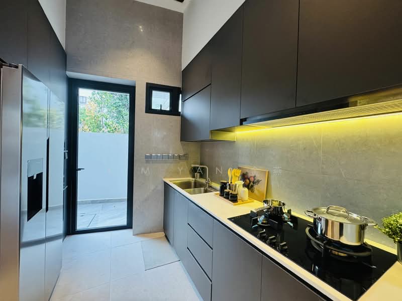 Brand new & freehold, 4 levels with Lift, 2cars ,living & dining hall with marble floor&high ceiling, Joo Chiat - Kim Yan call 8130 3636 to view, 5 Bedrooms, 4,384 sqft, Terraced House For Sale, by Kim Yan 金燕, 25326086 - PropertyGuru.com.sg