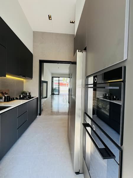 Brand new & freehold, 4 levels with Lift, 2cars ,living & dining hall with marble floor&high ceiling, Joo Chiat - Kim Yan call 8130 3636 to view, 5 Bedrooms, 4,384 sqft, Terraced House For Sale, by Kim Yan 金燕, 25326086 - PropertyGuru.com.sg