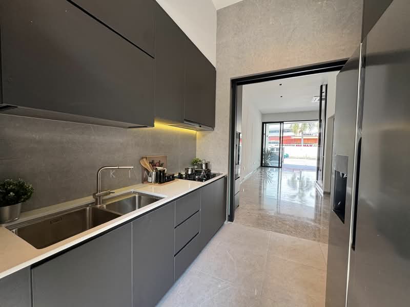 Brand new & freehold, 4 levels with Lift, 2cars ,living & dining hall with marble floor&high ceiling, Joo Chiat - Kim Yan call 8130 3636 to view, 5 Bedrooms, 4,384 sqft, Terraced House For Sale, by Kim Yan 金燕, 25326086 - PropertyGuru.com.sg