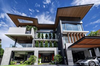 For Sale - KING OF THE HILL | Large Land, FH Detached, Almost New