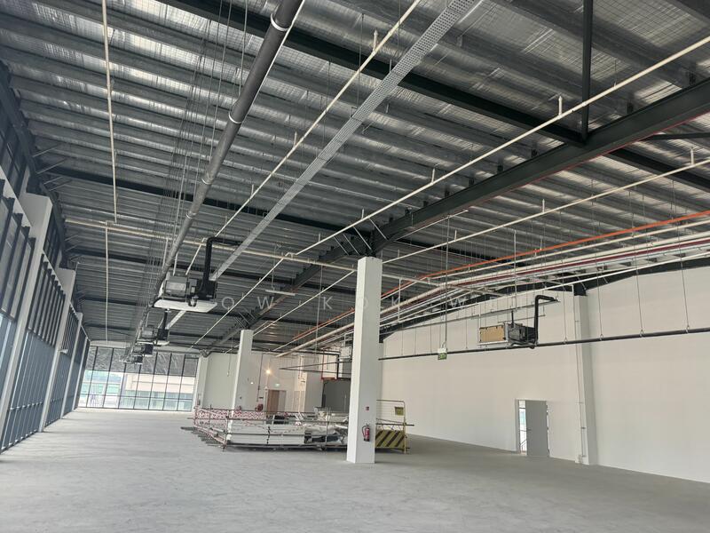 High ceiling medical device production / media / robotics showroom above MRT, Tai Seng, 5,000 sqft, Warehouse For Rent, by Leow Kok Wee, 25328763 - CommercialGuru.com.sg