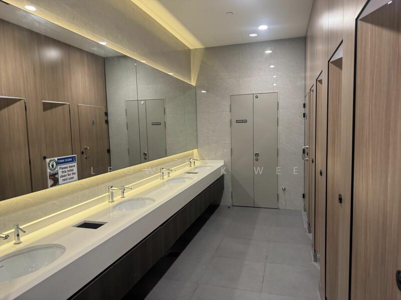 High ceiling medical device production / media / robotics showroom above MRT, Tai Seng, 5,000 sqft, Warehouse For Rent, by Leow Kok Wee, 25328763 - CommercialGuru.com.sg