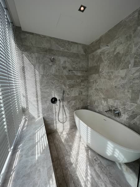 For Rent - OUE Twin Peaks