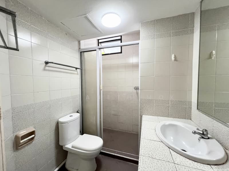 Mandarin Gardens, 5 Siglap Road, Room Rental, 300 sqft, Condominium For Rent, by Elizabeth Mok, 25335750 - Master - PropertyGuru.com.sg