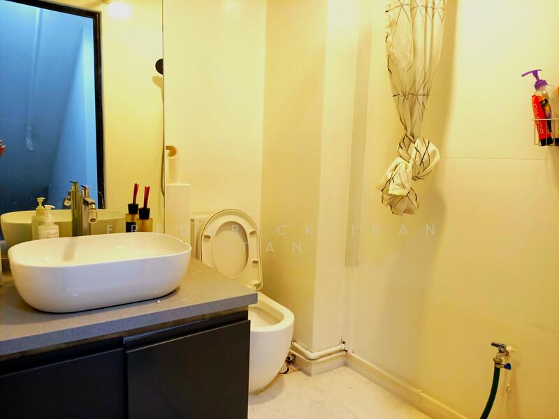 Oxley BizHub, 65 Ubi Road 1, 2,390 sqft, Light Industrial (B1) For Sale, by Frederick Ivan Tan, 25337555 - CommercialGuru.com.sg